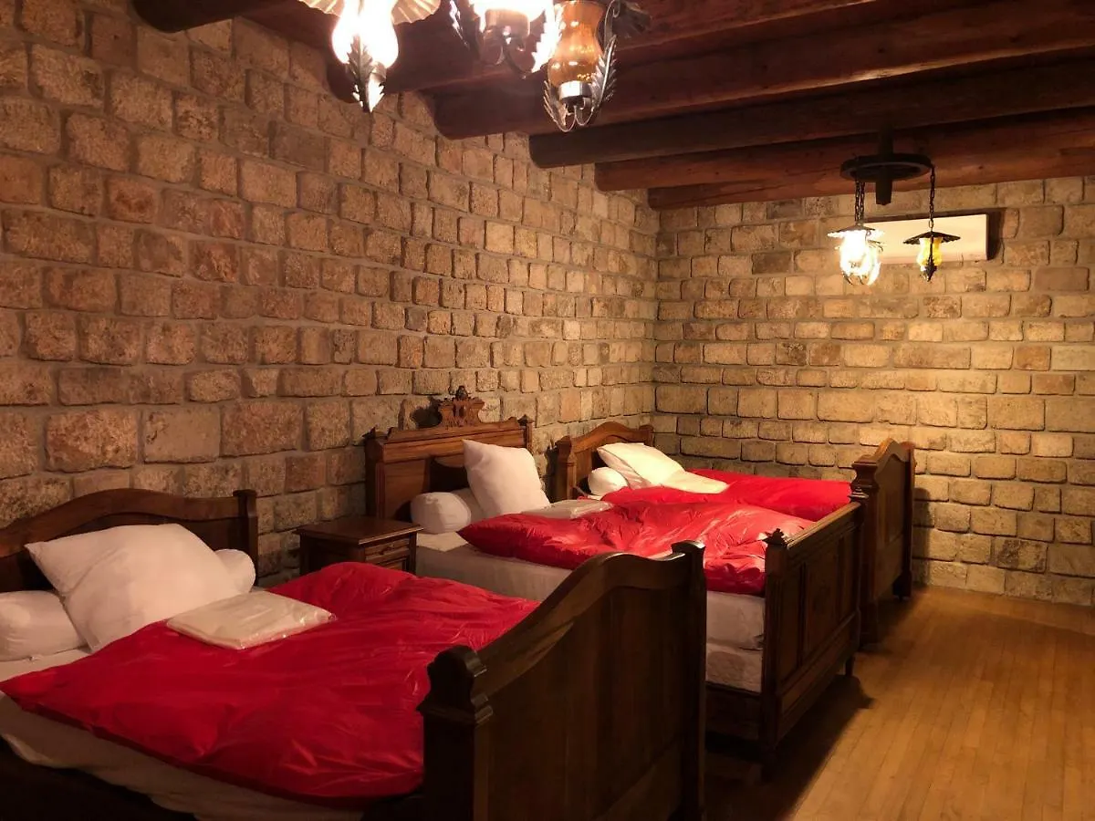 Chateau Rousset Saint-Apollinaire-de-Rias 0*,