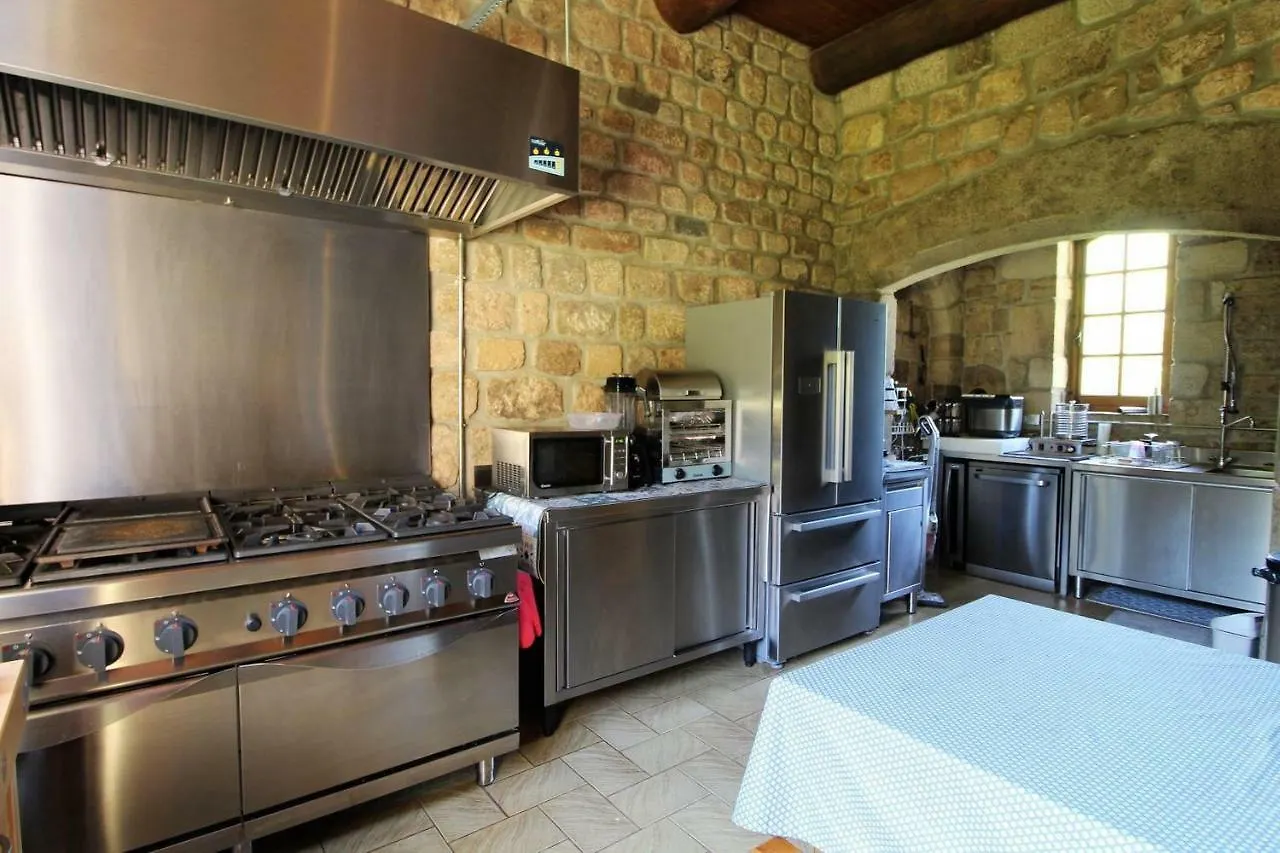 Chateau Rousset Saint-Apollinaire-de-Rias 0*,